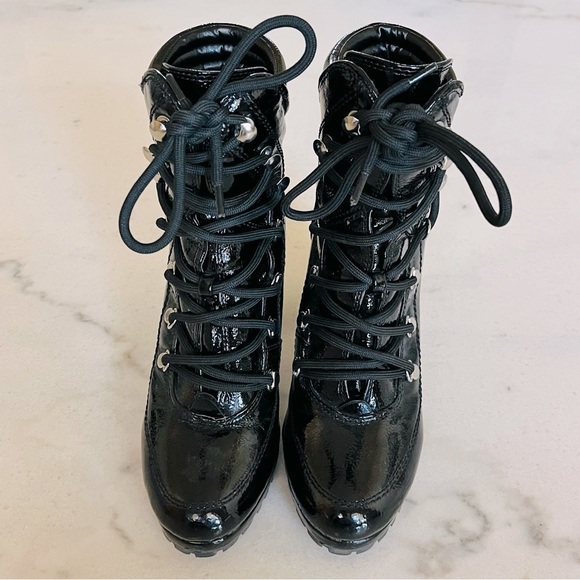 DKNY Women’s Lenin Lace Up Boots - Picture 6 of 8